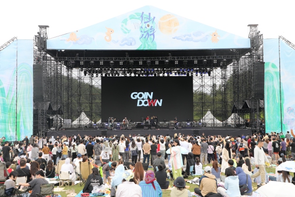 仙游舞臺激情開唱。湛偉攝