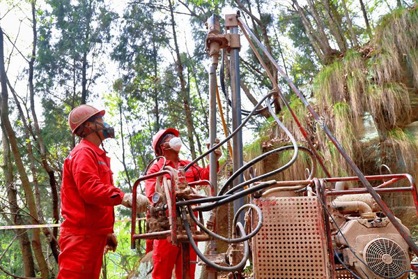 生產(chǎn)施工現(xiàn)場(chǎng)。西南物探分公司鉆井工程中心供圖