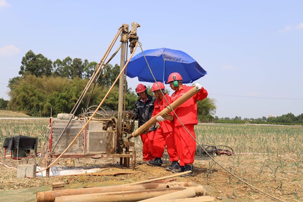 跟管鉆施工現(xiàn)場(chǎng)。西南物探分公司鉆井工程中心供圖