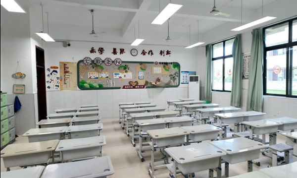 長安錦尚小學教室護眼燈安裝效果。渝北區(qū)教委供圖