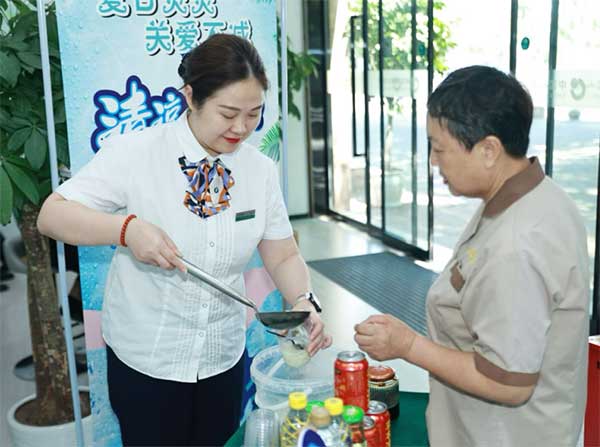 客戶服務(wù)中心變身清涼港灣。中國人壽壽險(xiǎn)重慶市分公司供圖