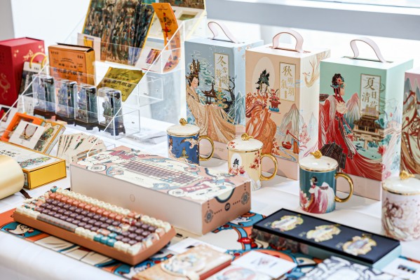 文創(chuàng)產(chǎn)品。重慶來福士供圖
