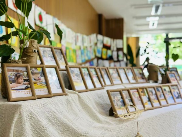 孩子們的暑期生活被珍藏留念。任峰攝