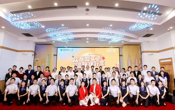 網(wǎng)點(diǎn)員工節(jié)活動(dòng)現(xiàn)場(chǎng)。建行重慶市分行供圖