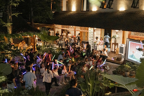 “縉云之聲”鄉(xiāng)村音樂會在縉閑居舉辦。主辦方供圖