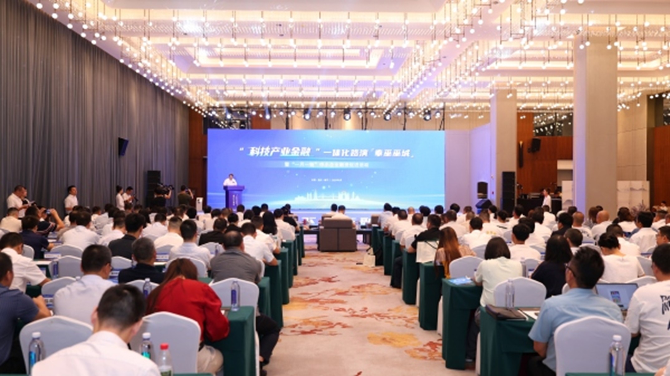 “科技產(chǎn)業(yè)金融”一體化路演（奉巫巫城專場(chǎng)）暨“一月一鏈”中小企業(yè)融資促進(jìn)活動(dòng)在奉節(jié)舉行。主辦方供圖