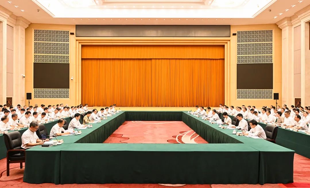 8月26日，推動(dòng)成渝地區(qū)雙城經(jīng)濟(jì)圈建設(shè)重慶四川黨政聯(lián)席會(huì)議第十一次會(huì)議召開。記者 蘇思 攝/視覺重慶