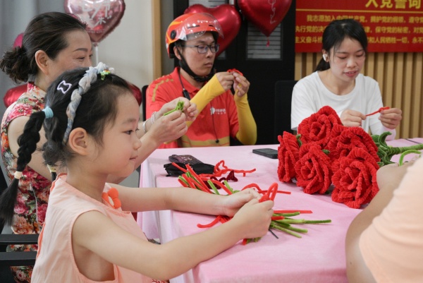 “巧手生花”環(huán)節(jié)。吳瑕鈺美攝