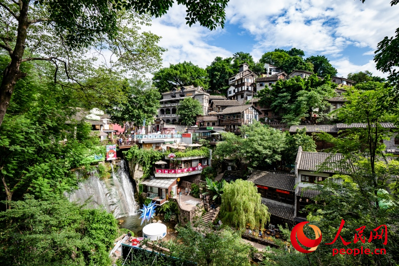 依山而建的下浩里老街。人民網(wǎng)記者 許崢攝