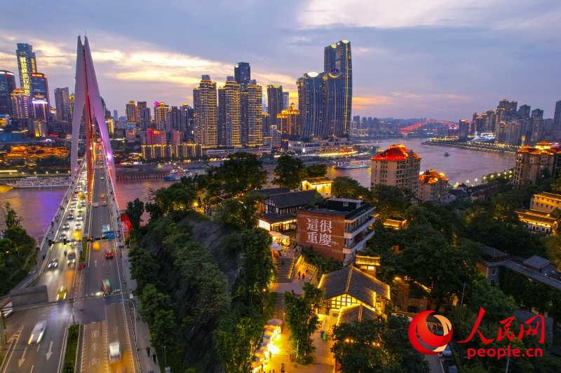 “南濱C灣”城市夜景。人民網(wǎng) 鄒樂攝