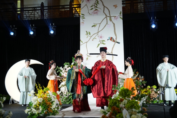 往屆七夕河燈旅游文化節(jié)表演。榮昌區(qū)委宣傳部供圖