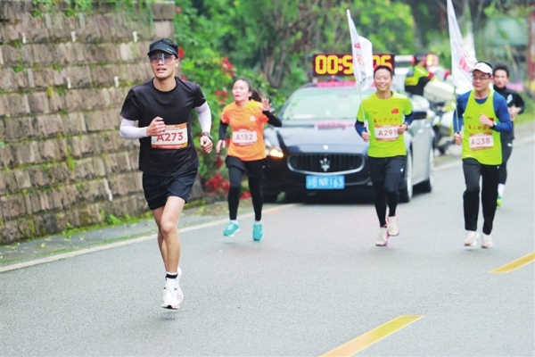 “跟著賽事游江北”環(huán)五寶村跑活動舉行。江北區(qū)融媒體中心供圖