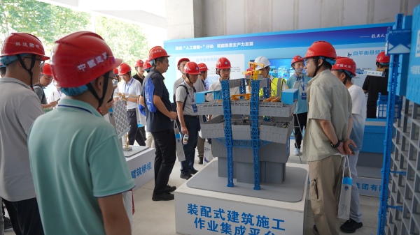 觀摩現(xiàn)場。孫浚杰攝