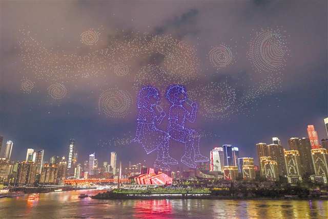 8月30日，兩江交匯處，獲“新韻重慶”無人機畫面創(chuàng)意設計獎的部分作品精彩上演。記者 張錦輝 攝/視覺重慶