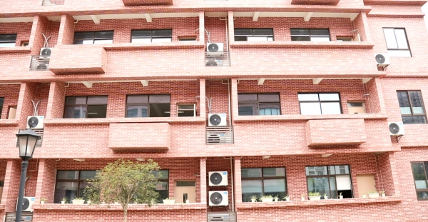 江南廣茂小學(xué)新安裝的空調(diào)。付軍攝