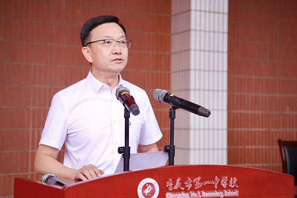 重慶一中校長毛明山。唐文蕤攝