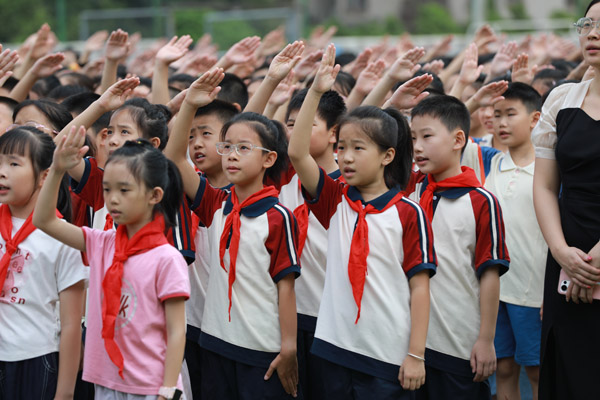 黨課現(xiàn)場(chǎng)。江南小學(xué)供圖