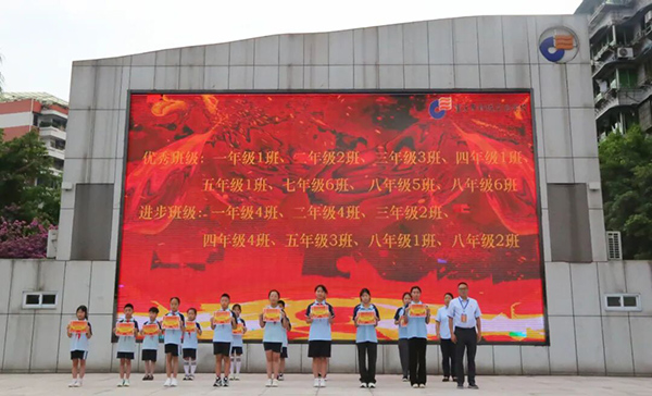 為獲評(píng)班集體頒發(fā)榮譽(yù)證書。重慶市鋼城實(shí)驗(yàn)學(xué)校供圖