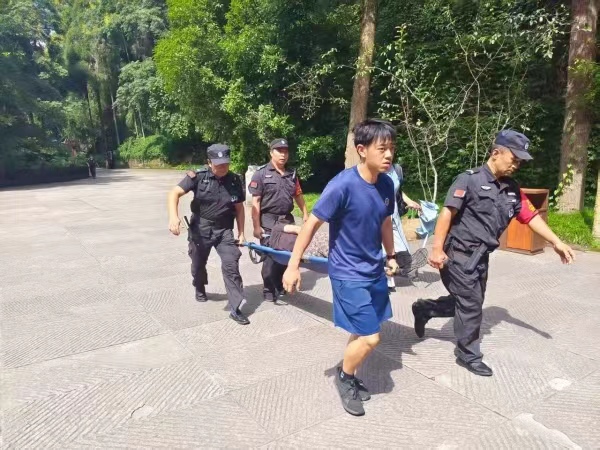 一場與時(shí)間賽跑的溫情救援。受訪單位供圖