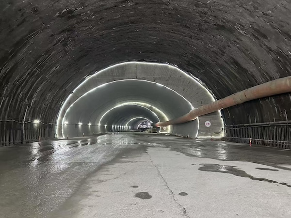 科學(xué)城隧道工程雙洞順利貫通。項(xiàng)目部供圖