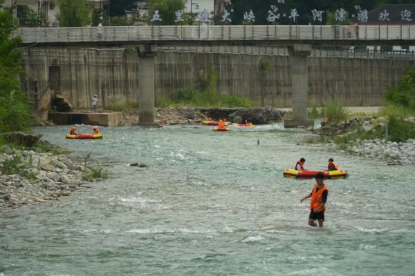 五里坡大峽谷漂流。平河鄉(xiāng)供圖