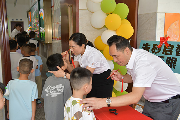 “朱砂啟智”迎新儀式。武隆區(qū)鳳溪小學(xué)供圖