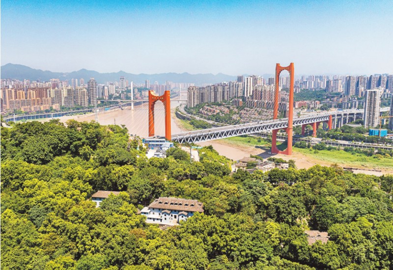 2025年7月15日，中共中央南方局暨八路軍駐重慶辦事處舊址掩映在翠綠中。記者 尹詩語 攝/視覺重慶