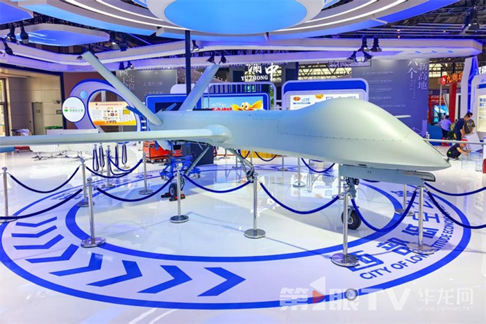 彩虹-4無(wú)人機(jī)飛行器。第1眼TV-華龍網(wǎng)記者 石濤 攝