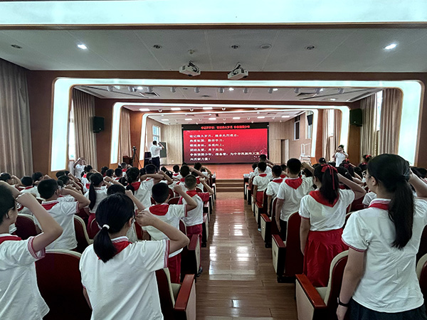 學生宣誓。主辦方供圖