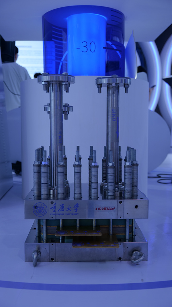 超低貴金屬載量質(zhì)子交換膜制氫電解堆。重慶大學(xué)供圖