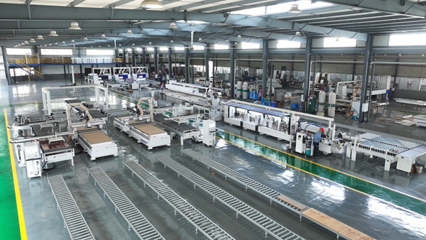 全鋁智能家居生產(chǎn)線。西南鋁實業(yè)公司供圖