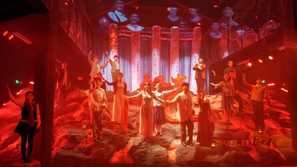 沉浸式史詩劇《紅巖紅》。紅巖紅沉浸式劇場供圖