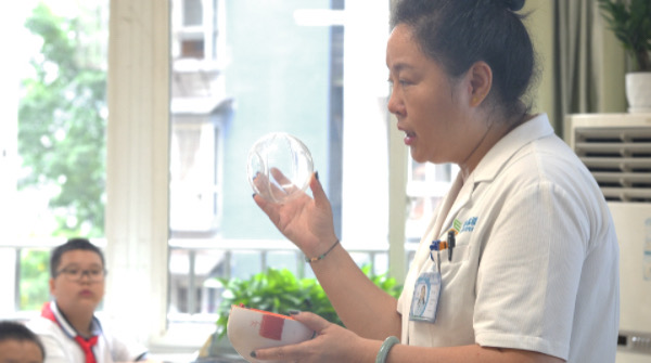 重慶普瑞眼科進校開展近視防控“開學第一課”