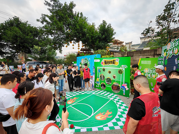 活動(dòng)為市民帶來(lái)了一系列充滿(mǎn)運(yùn)動(dòng)樂(lè)趣的互動(dòng)挑戰(zhàn)環(huán)節(jié)。重慶體彩供圖