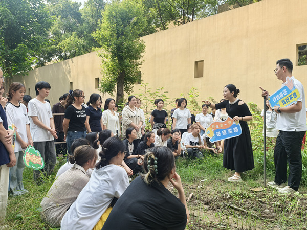 現(xiàn)場實地教學。重慶移通學院供圖