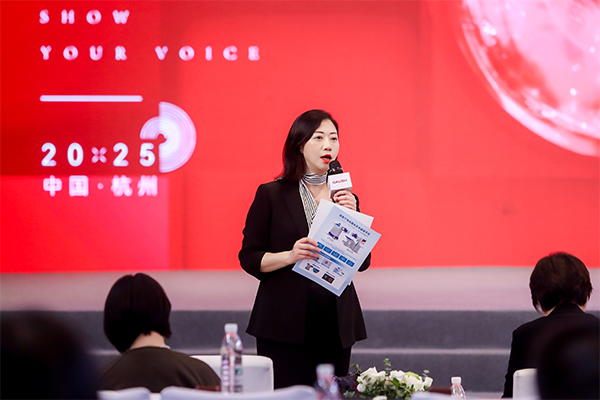 彭艷麗學(xué)術(shù)分享現(xiàn)場(chǎng)。重慶普瑞眼科醫(yī)院供圖