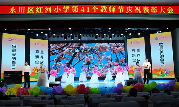 文藝匯演現(xiàn)場。敖民極攝