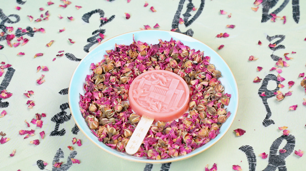 校園地標(biāo)造型的“涪氣雪糕”。重慶工貿(mào)職業(yè)技術(shù)學(xué)院供圖