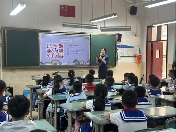 金融安全知識(shí)進(jìn)校園。恒豐銀行重慶分行供圖