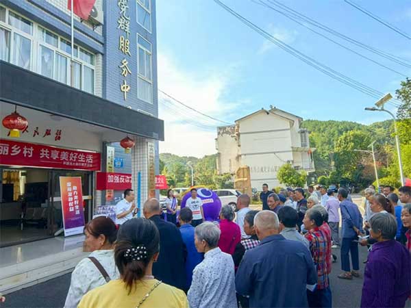 宣傳金融政策。光大銀行重慶分行供圖