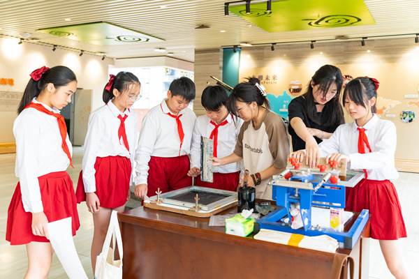 版畫互動體驗。羅云希攝