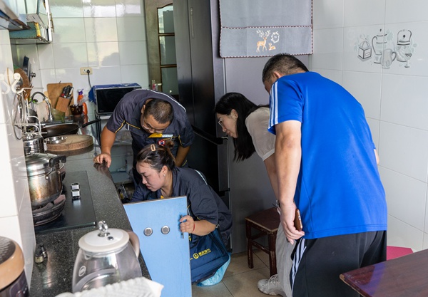 重慶燃?xì)饧瘓F(tuán)忠縣公司組織開展“水電氣訊”聯(lián)合服務(wù)進(jìn)社區(qū)活動(dòng)