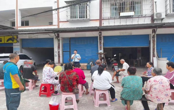 開(kāi)展金融宣教。郵儲(chǔ)銀行重慶分行供圖