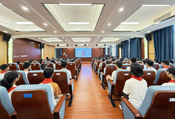 專家講座。晏紅霞攝