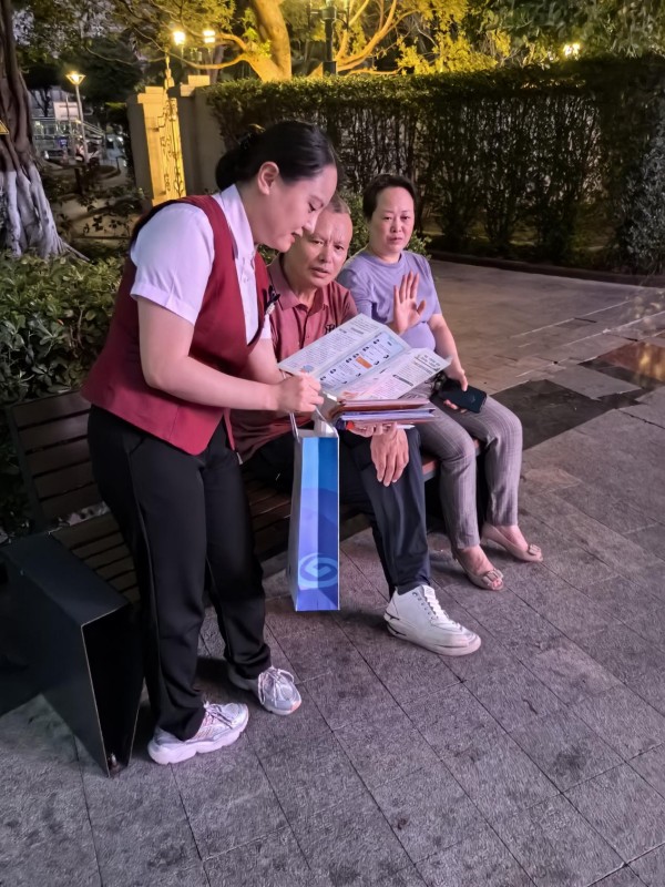 開展金融科普進(jìn)夜市活動。興業(yè)銀行重慶分行供圖