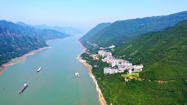 云陽縣龍洞鎮(zhèn)全貌。方劍攝