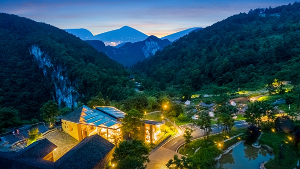 歸原小鎮(zhèn)夜景。武隆區(qū)仙女山街道供圖
