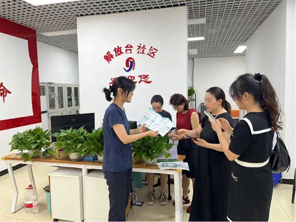 金融知識進社區(qū)。恒豐銀行重慶分行供圖