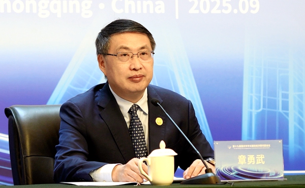 市長(zhǎng)顧問(wèn)團(tuán)會(huì)議秘書(shū)處秘書(shū)長(zhǎng)、市商務(wù)委主任章勇武介紹相關(guān)情況。代婧靚攝