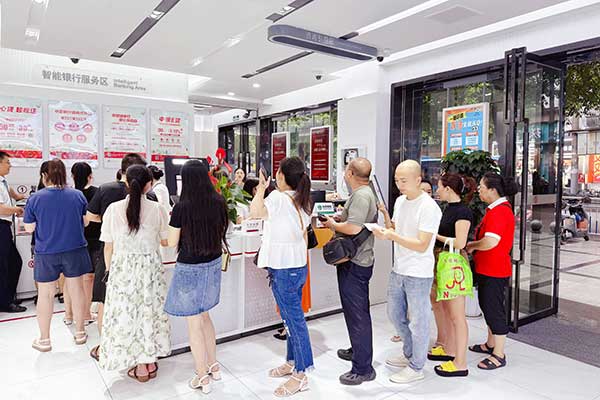 開(kāi)設(shè)“師生服務(wù)綠色通道”。中行重慶市分行供圖